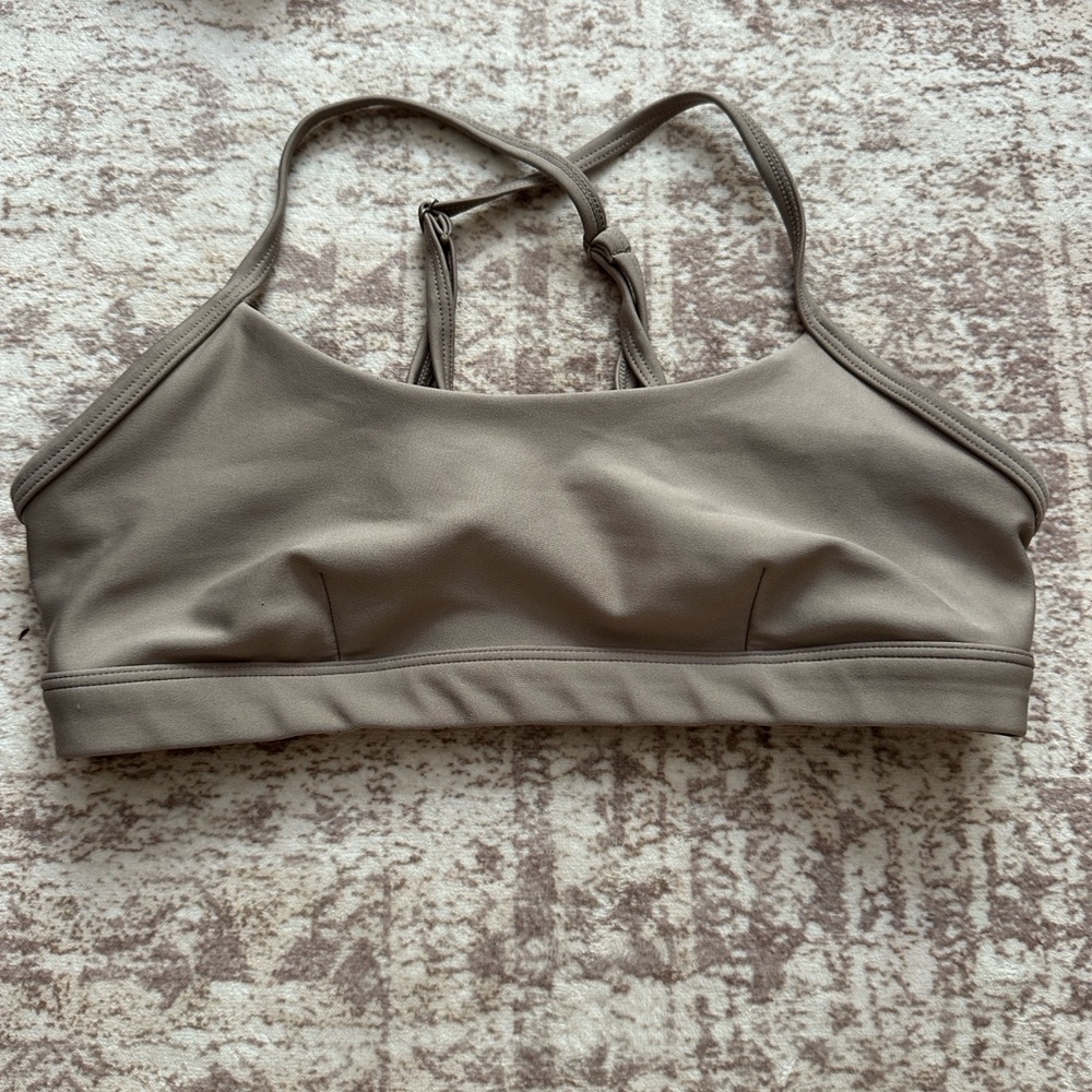 Alo yoga intrigue bra gravel